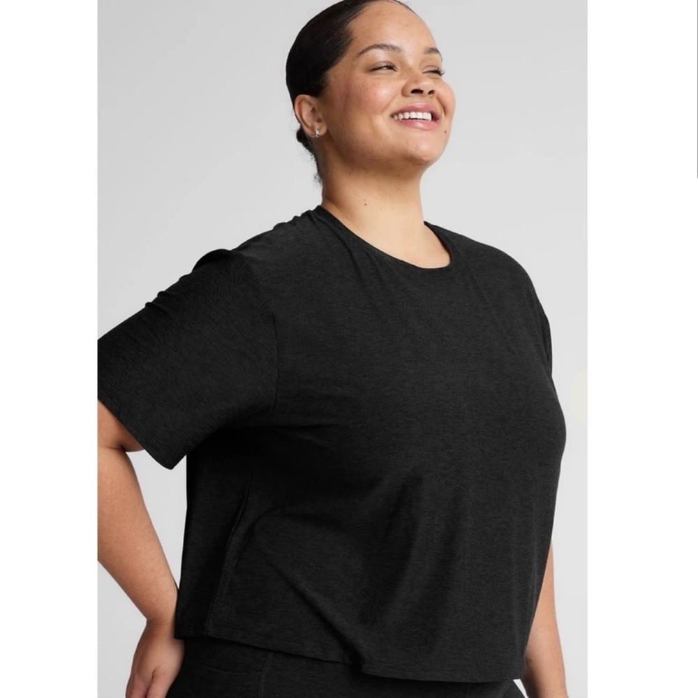 Beyond yoga featherweight on the down low tee. Size 2x